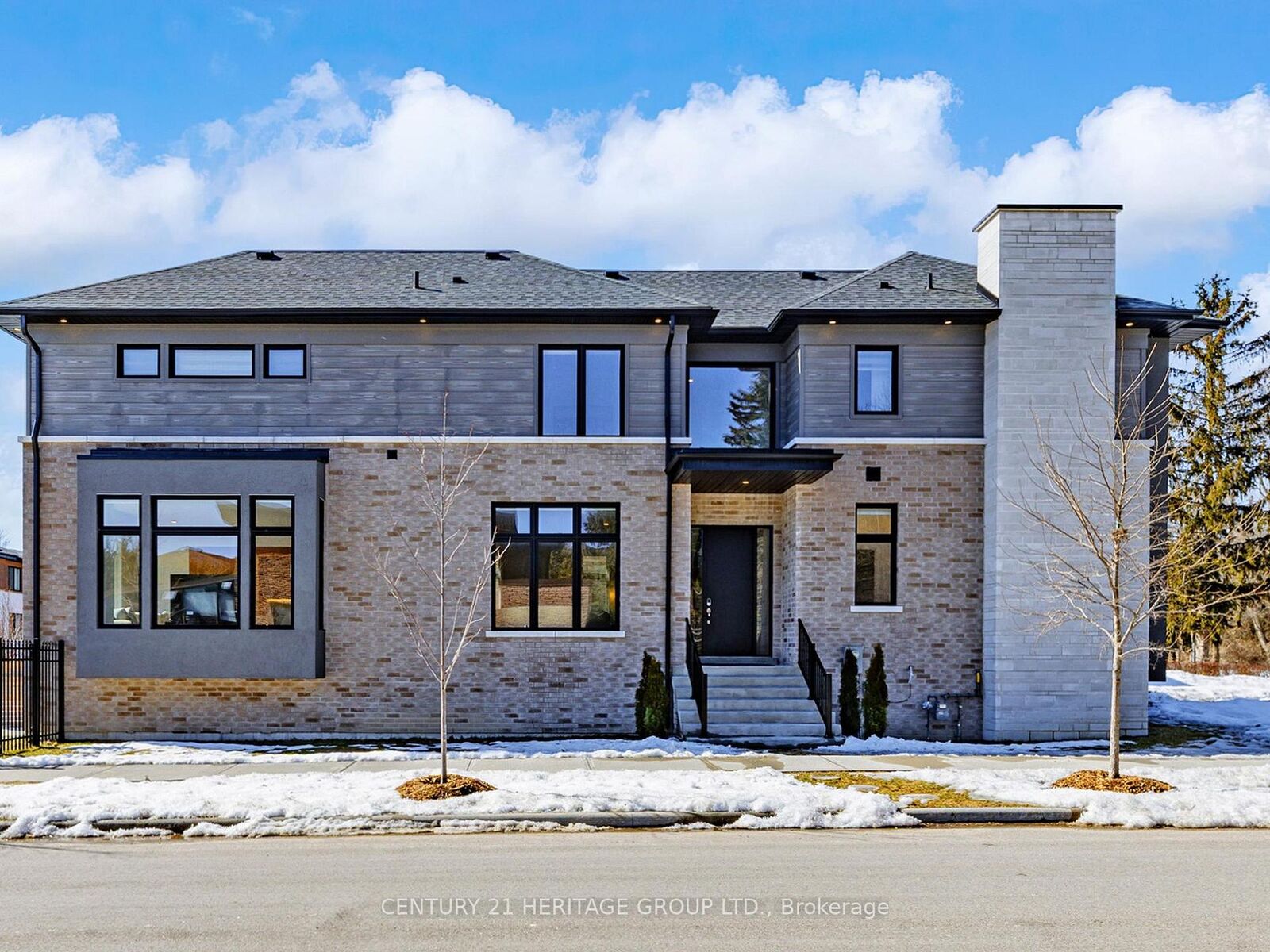 Photo de la propriété:  251 Oxford Street  ON L4C 7V7 