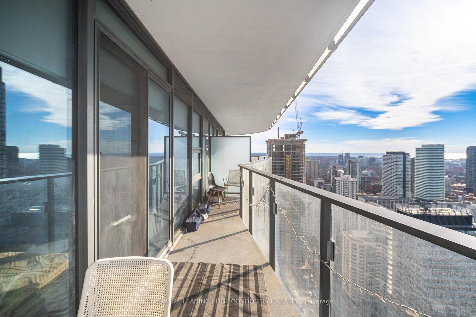 Photo de la propriété: 11 Wellesley Street W 3703 ON M4Y 0G4