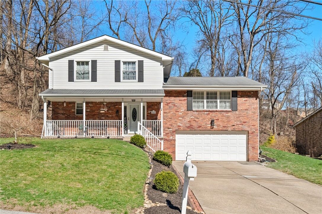 Property Photo: 206 Cool Springs Rd PA 15131
