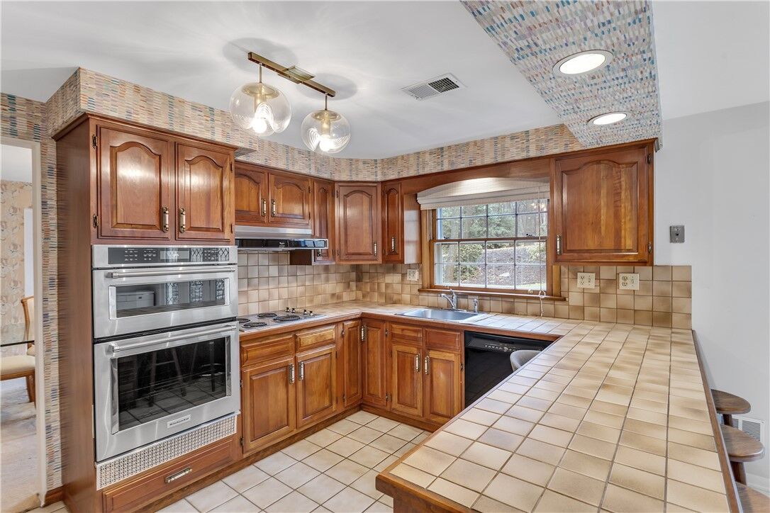 Property Photo:  103 Lynbrook Dr  PA 15317 