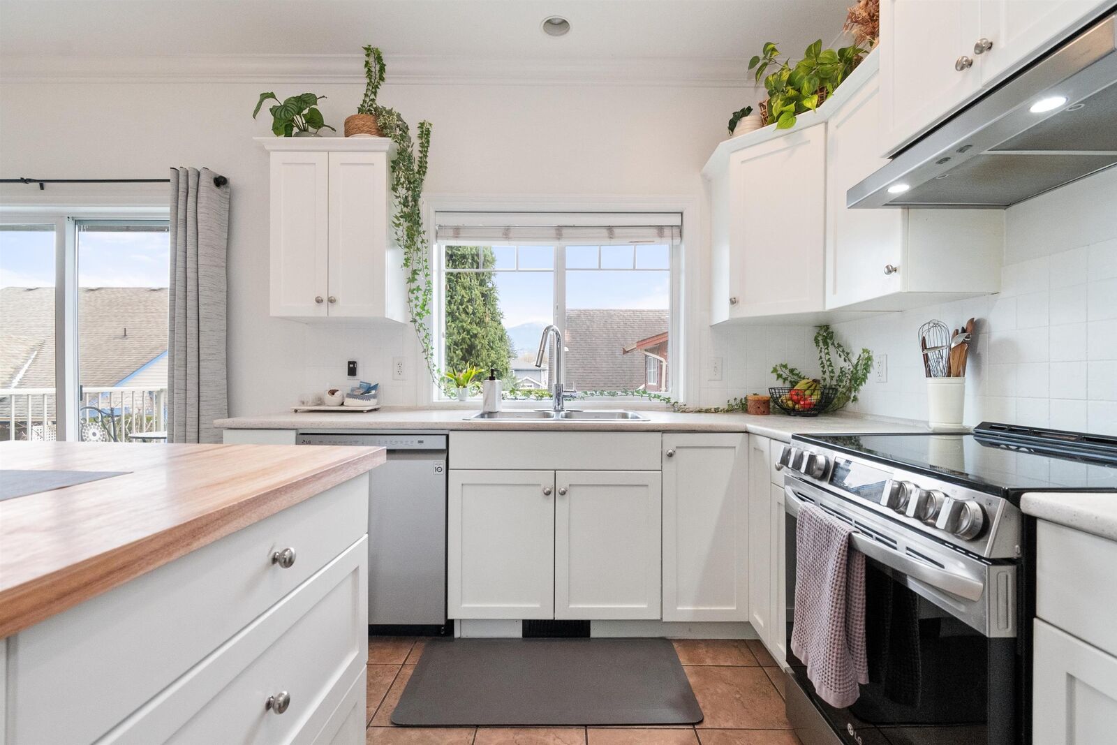 Property Photo:  6498 Southdowne Place 28  BC V2R 0K3 