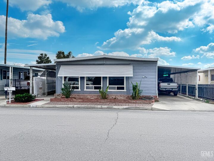 Property Photo:  1005 Crown Avenue  CA 93301 