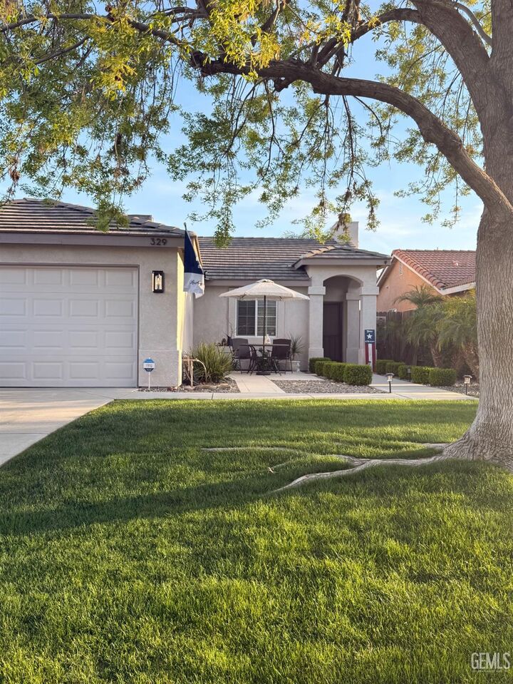 Property Photo:  329 W Pilot Avenue  CA 93308 