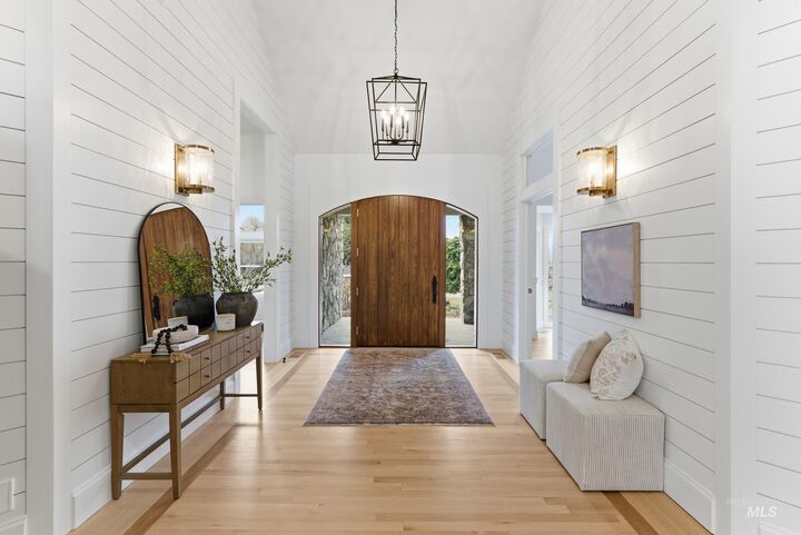 Property Photo: 2610 E Jasmine Ln. ID 83646