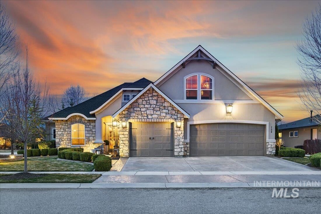 Property Photo:  754 S Lone Hollow Way  ID 83616 