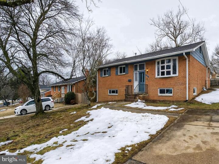 Property Photo: 1030 Cresthaven Drive MD 20903