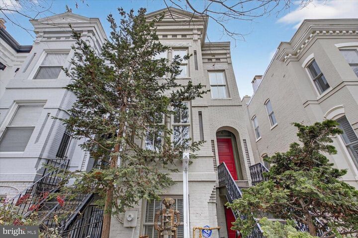 Property Photo:  116 11th Street NE  DC 20002 