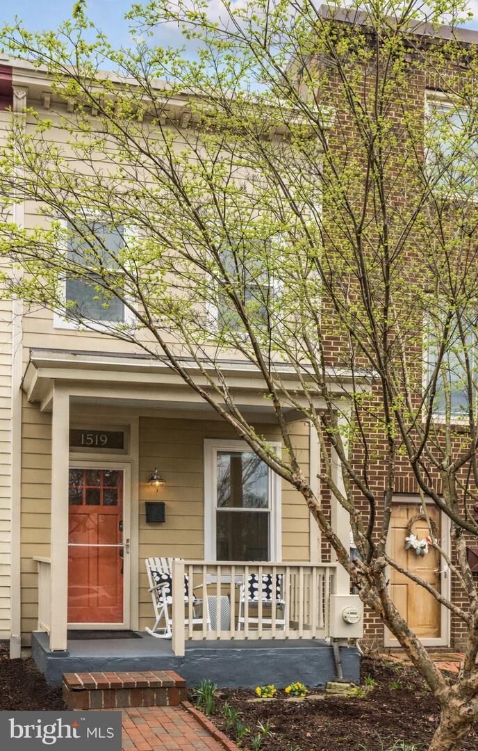 Property Photo:  1519 North Carolina Avenue NE  DC 20002 