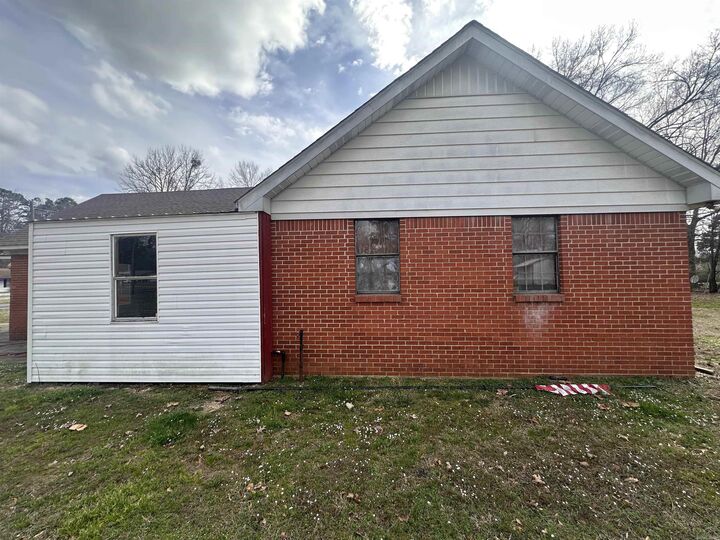 Property Photo:  745 N Cedar St.  AR 71720 