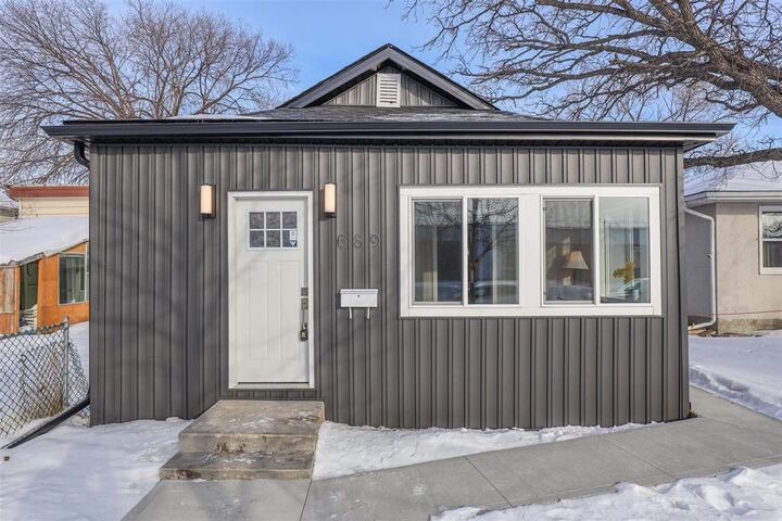 Property Photo:  689 Rathgar Avenue  MB R3L 1G6 