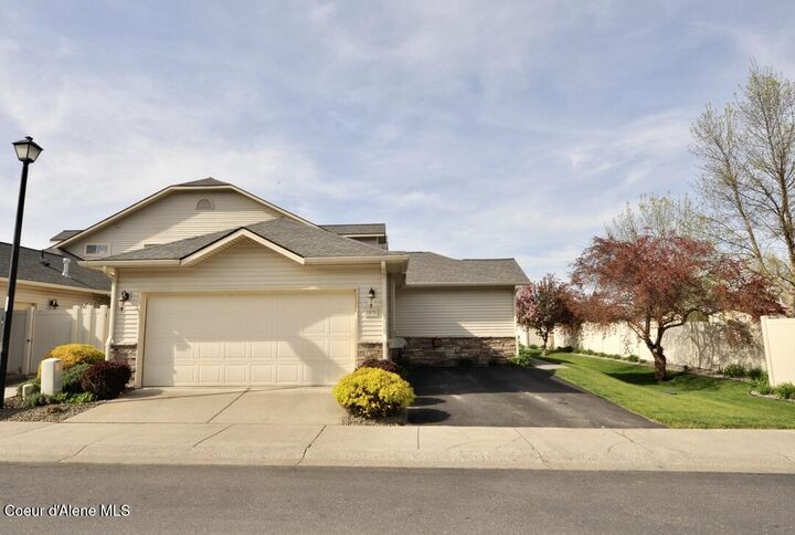 Property Photo:  1315 E Mordyl Loop  ID 83854 