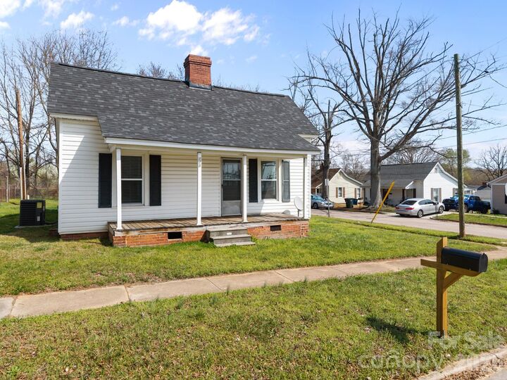 Property Photo: 828 Park Avenue NC 28144