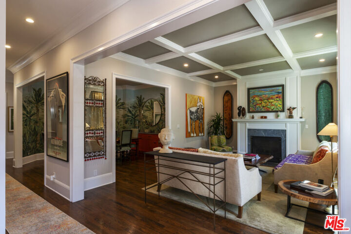 Property Photo:  934 S Mullen Ave  CA 90019 