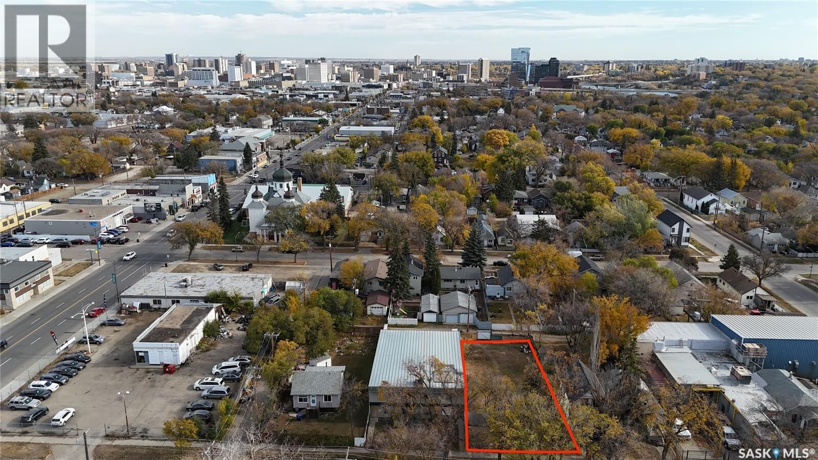Property Photo:  320 K Avenue S  SK S7M 2E1 