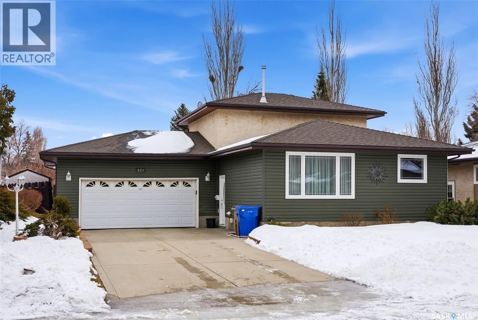 Property Photo: 927 Cole Street N SK S4X 2A3