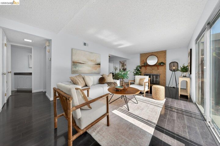 Property Photo: 1368 Ridgecrest Rd CA 94564