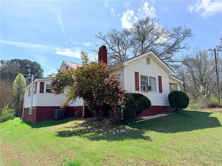 Property Photo:  131 E Killian Street  GA 30114 