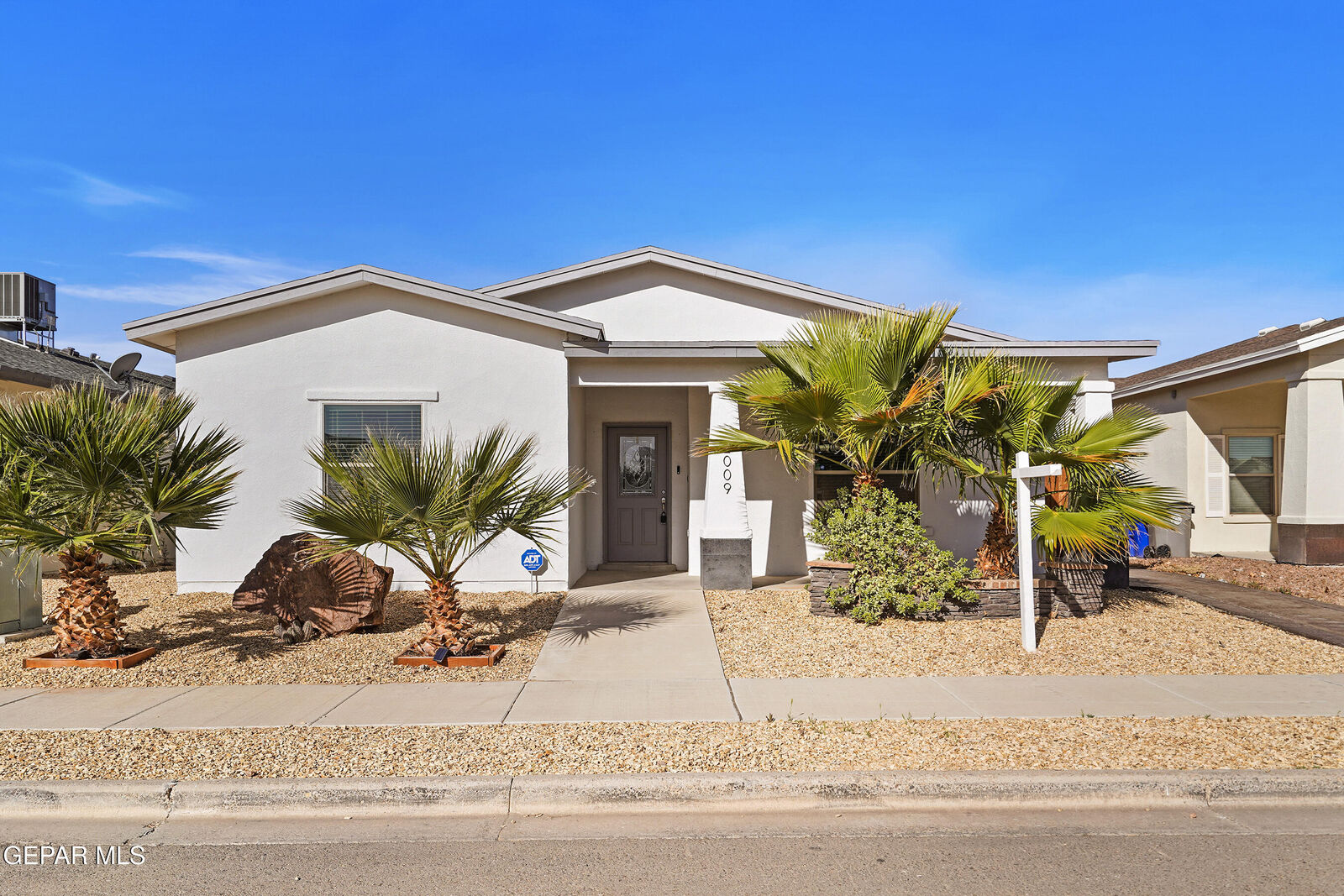 Property Photo: 2009 William Caples Street TX 79938