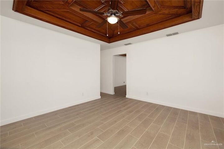 Property Photo: 948 S Mike Chapa Avenue TX 78562
