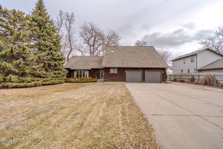 Property Photo:  1512 River Drive NE  ND 58554 