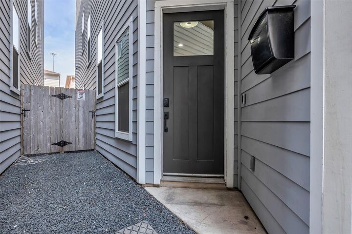 Property Photo:  1207 E 28th Street  TX 77009 