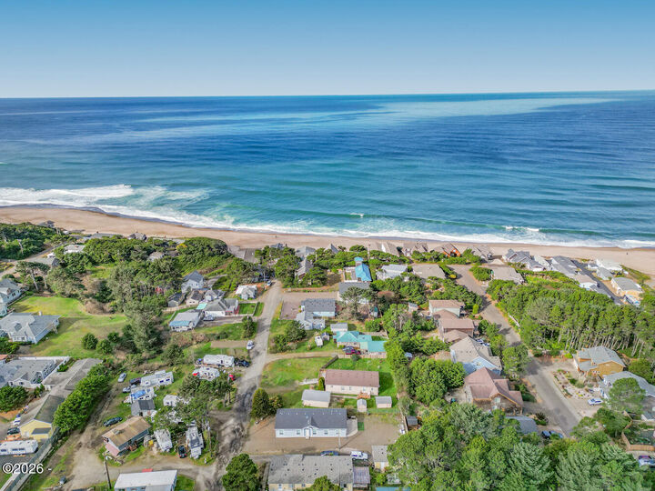 Property Photo: 105 Breeze Street OR 97341