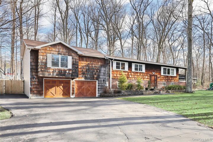 Property Photo:  1 Forest Glen Court  NY 10901 