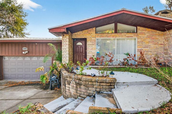 Property Photo: 10820 Linda Vista Lane FL 33525