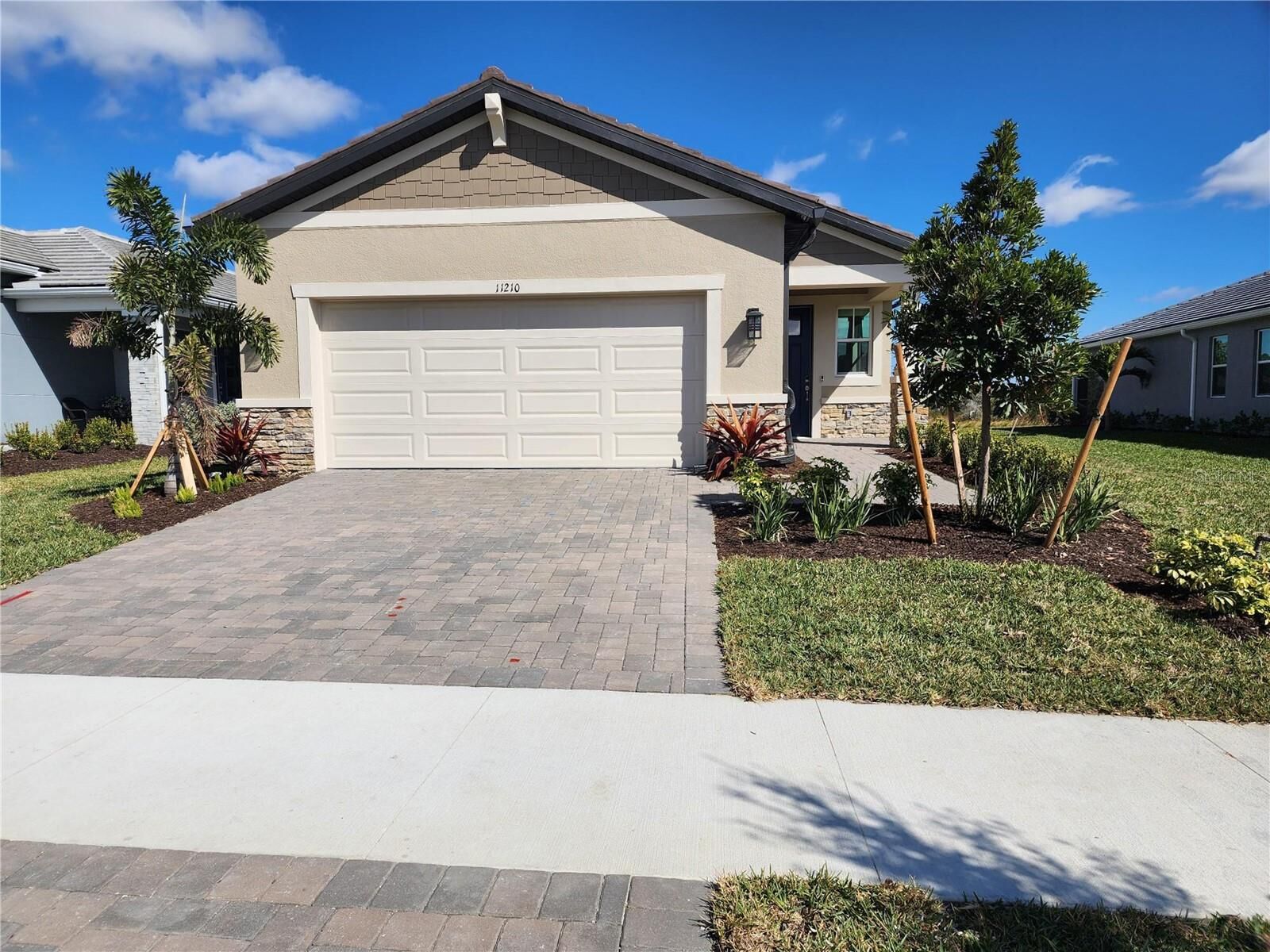 Property Photo:  11210 Livewell Court  FL 34293 