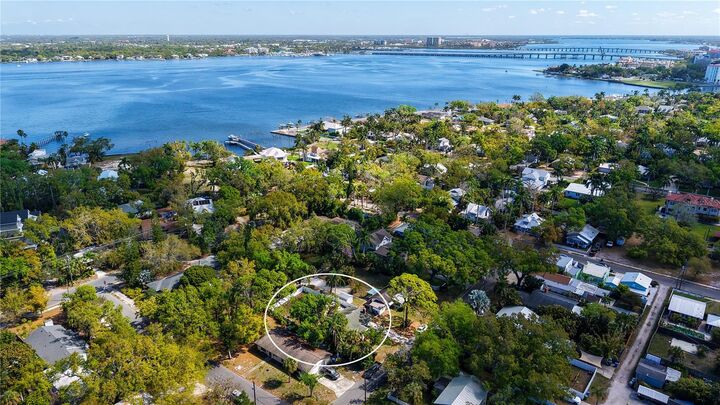 Property Photo: 2722 2nd Avenue W FL 34205