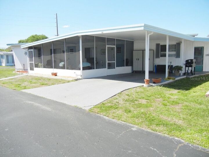 Property Photo:  212 Rue De Pont  FL 32778 