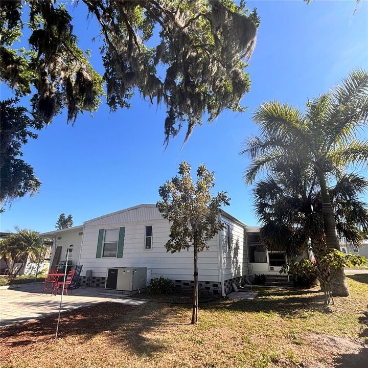 Property Photo:  6710 36th Avenue E 111  FL 34221 