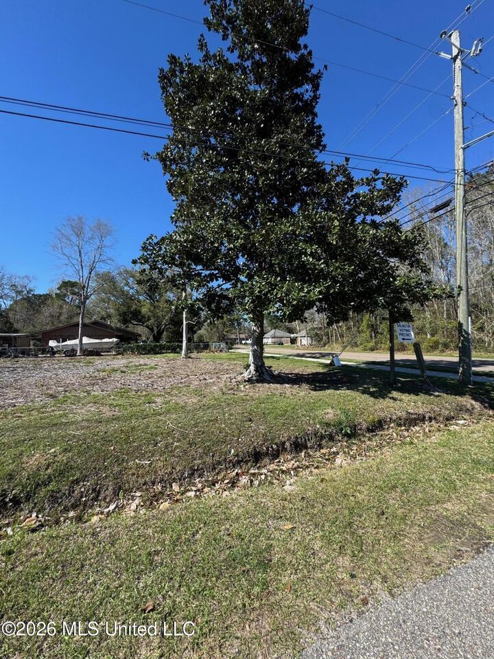 Property Photo:  1303 Waveland Avenue  MS 39576 