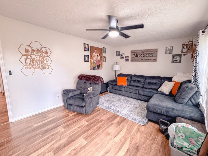 Property Photo: 2050 Frost Drive KY 42431