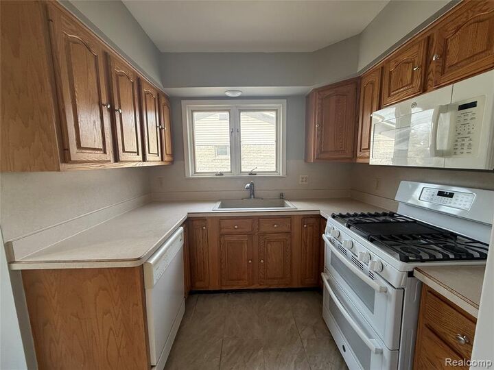 Property Photo:  14099 Sunset Street  MI 48154 4337 