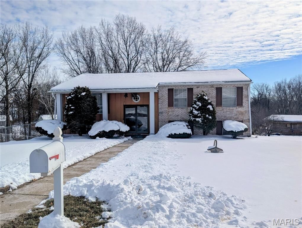 Property Photo:  208 Pine Ridge Drive  IL 62035 