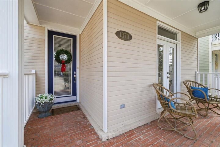 Property Photo:  1370 E Island Pl  TN 38103 