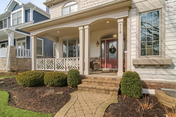 Property Photo:  716 E Sunnyside Avenue  IL 60048 