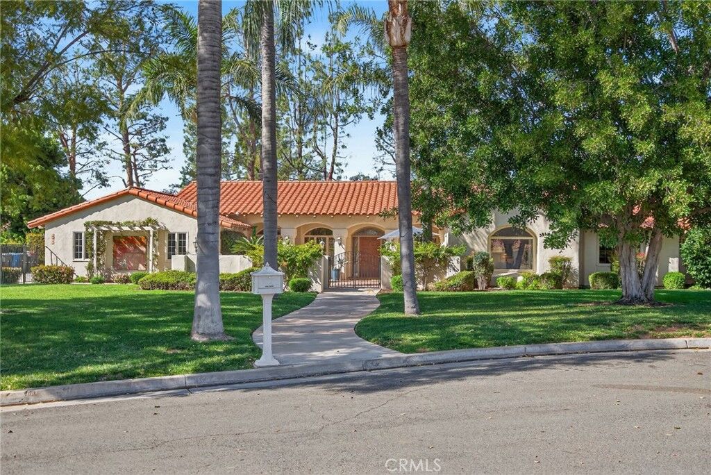 Property Photo: 1353 Rimroad CA 92506