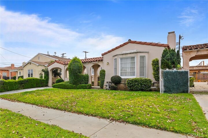 Property Photo:  3122 W 77th  CA 90043 