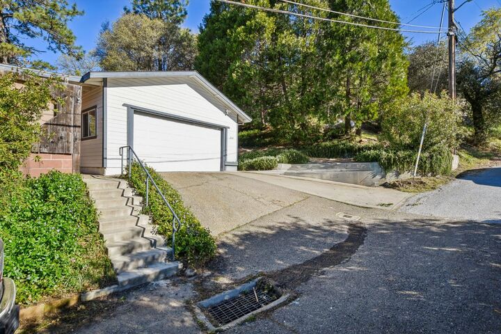 Property Photo:  837 Hillcrest Street  CA 95667 