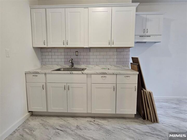 Property Photo:  232 Stuyvesant Avenue 1st Floor Re  NJ 07071 