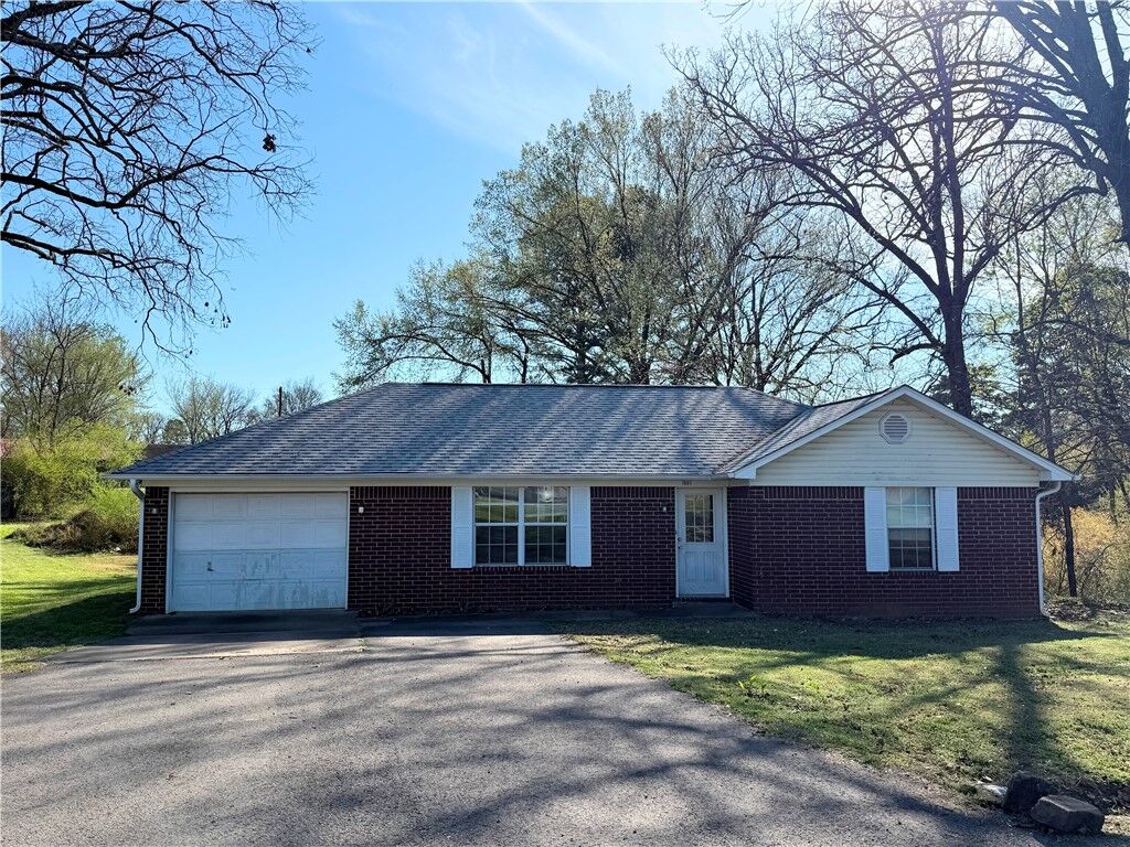 Property Photo:  1801 W Cline Street  AR 72830 