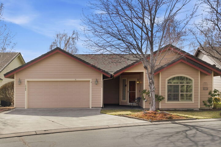 Property Photo:  1736 NW Nickernut Place  OR 97756 