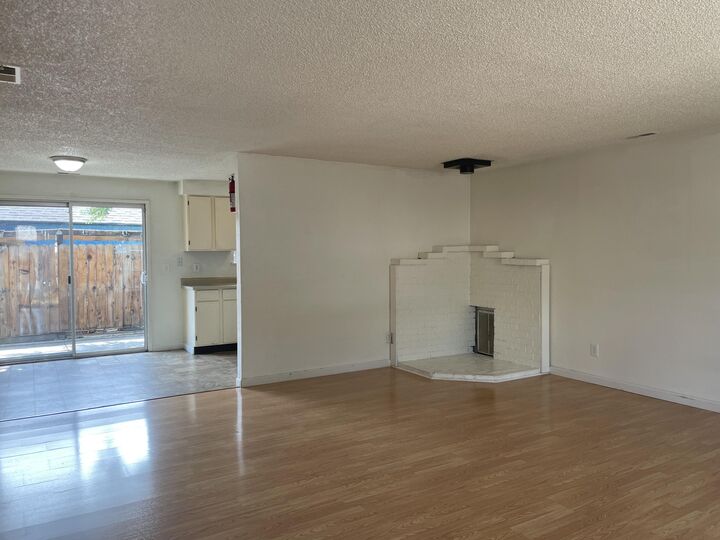 Property Photo: 735 Kenyon Street OR 97501