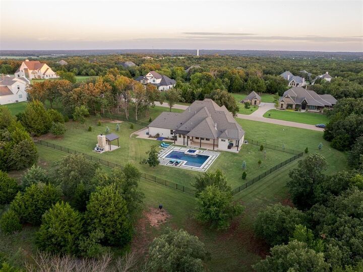 Property Photo: 11601 Piazza Way OK 73007