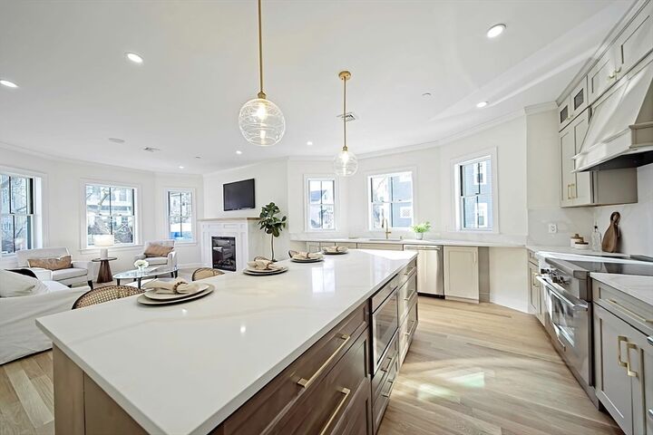 Property Photo:  252 Lexington Avenue 1  MA 02138 