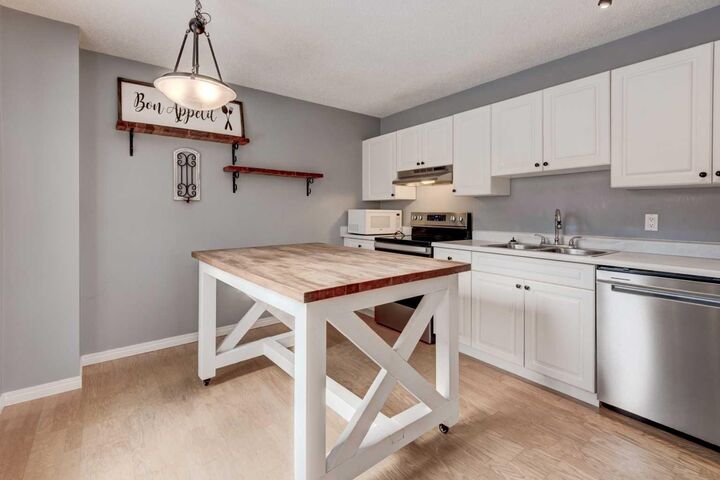 Photo de la propriété:  3620 51 Street SW 14  AB T3E 6N7 