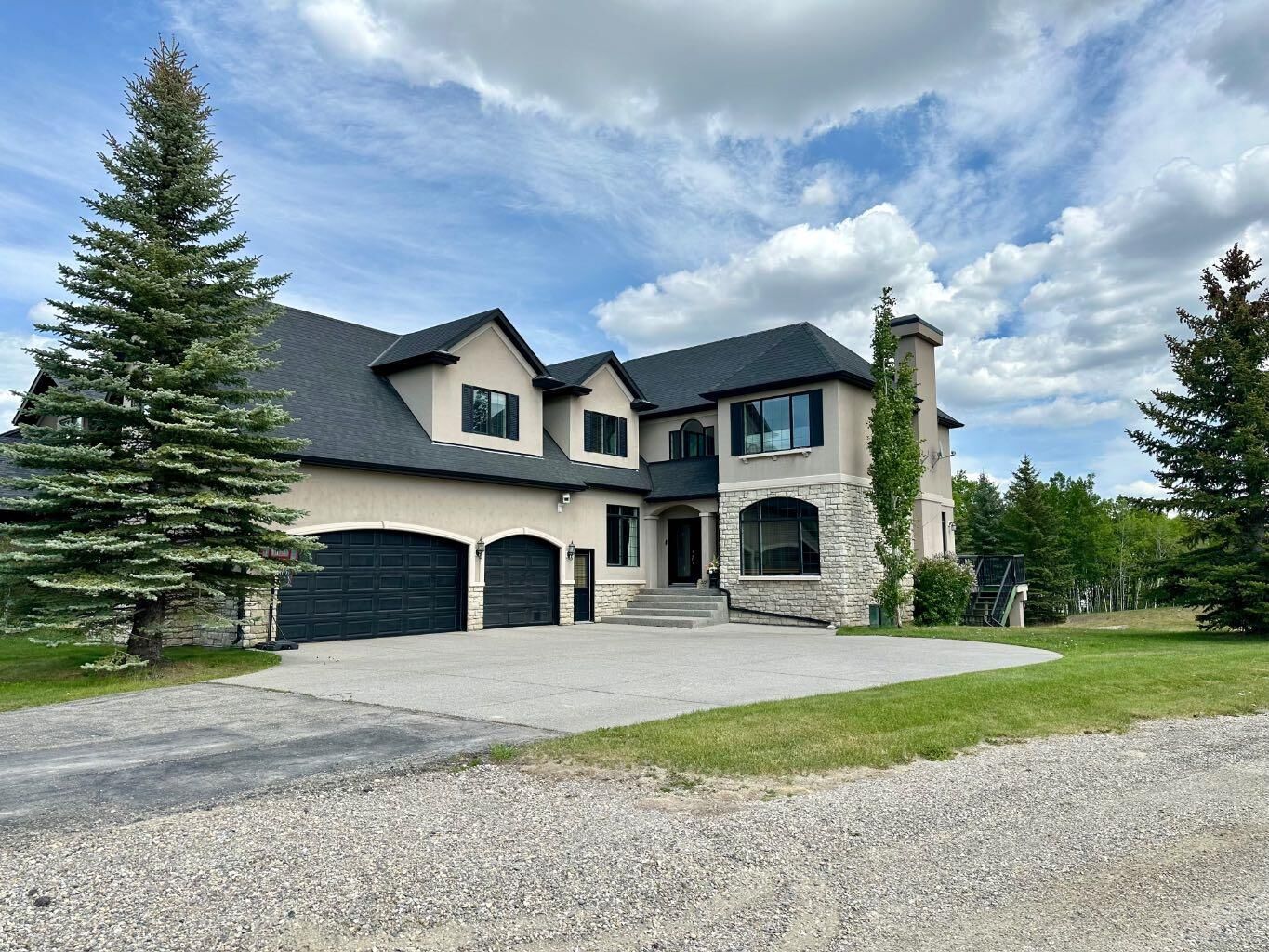 Property Photo:  327 Rodeo Ridge  AB T3Z 3G2 