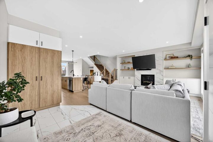 Photo de la propriété: 54 Heston Street NW AB T2K 2C1